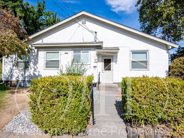 427 SW Bade Ave — Photo 30
