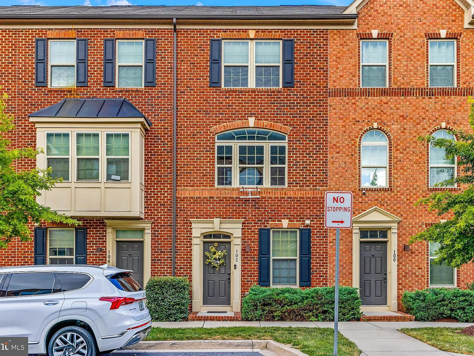 2 bed, 2.5 bath, 1600 sqft, $2,450 — Photo 1