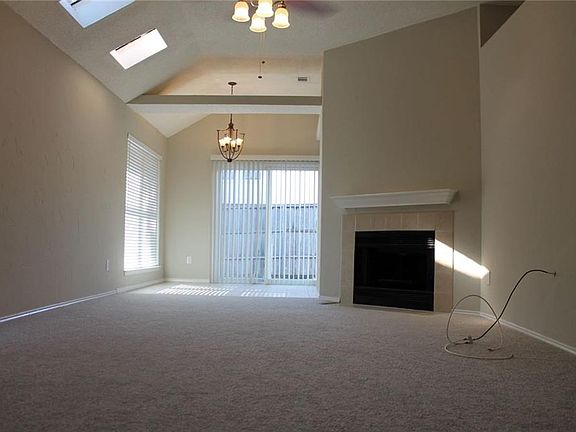 5th image of 1374 Chinaberry Dr