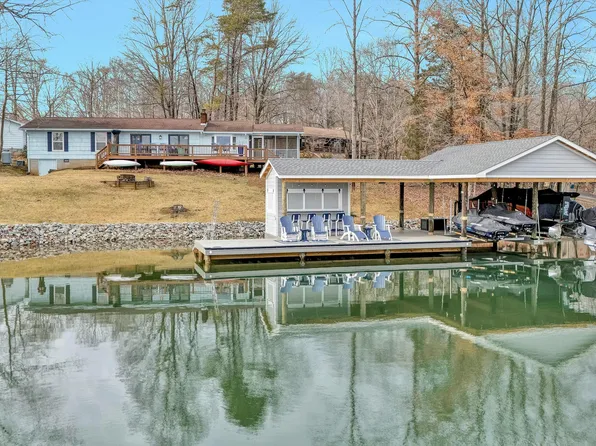 669 Periwinkle Rd, Moneta, VA 24121