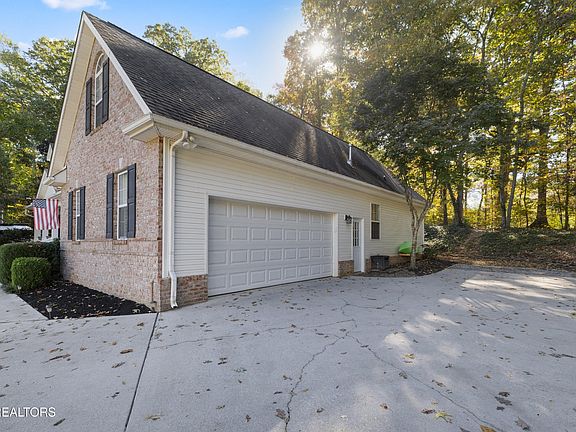 2nd image of 11212 Elm Crest Ln