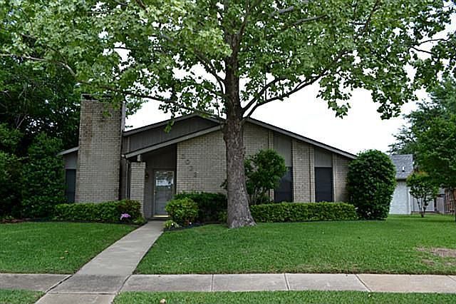 1st image of 3022 Castle Rock Ln