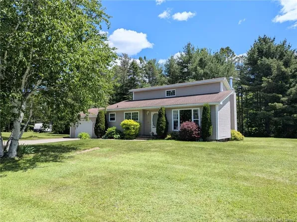 8 Fenton St, Miramichi, NB E1N 3G3