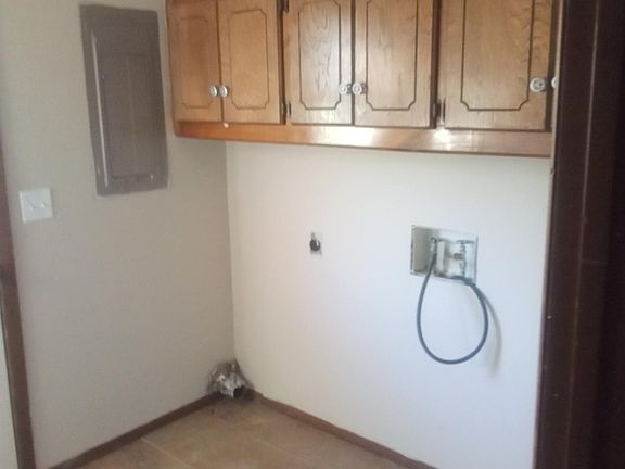 3rd image of 104 Barry Ct