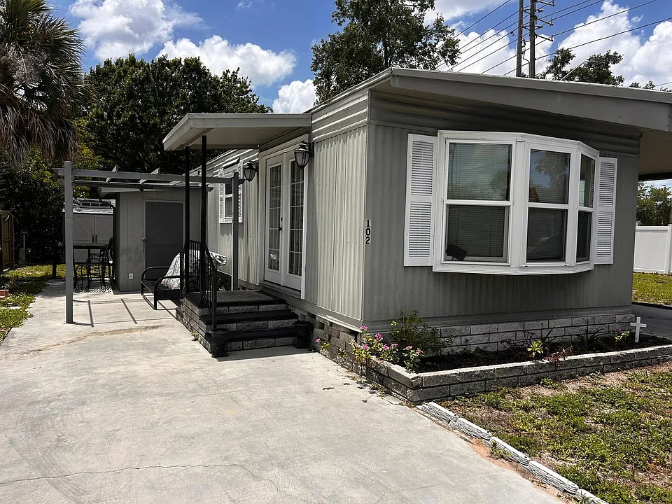 2291 E Bay Dr #102