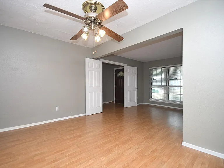 510 Chambly Dr — Photo 13
