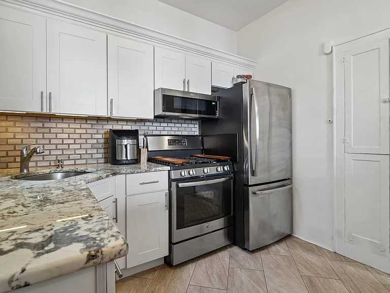 27 Thorne St #5 — Photo 6