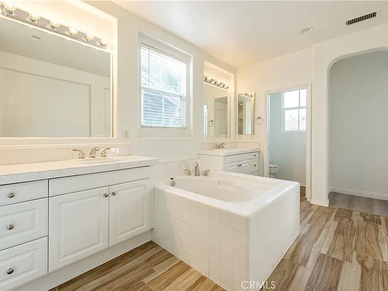 32 Sebastian — Photo 21