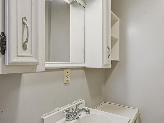 3rd image of 206 Lone Star Rd