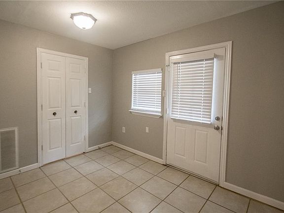 4th image of 303 Adolphus Ave