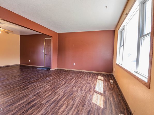 543 7th St E, Dickinson, ND 58601