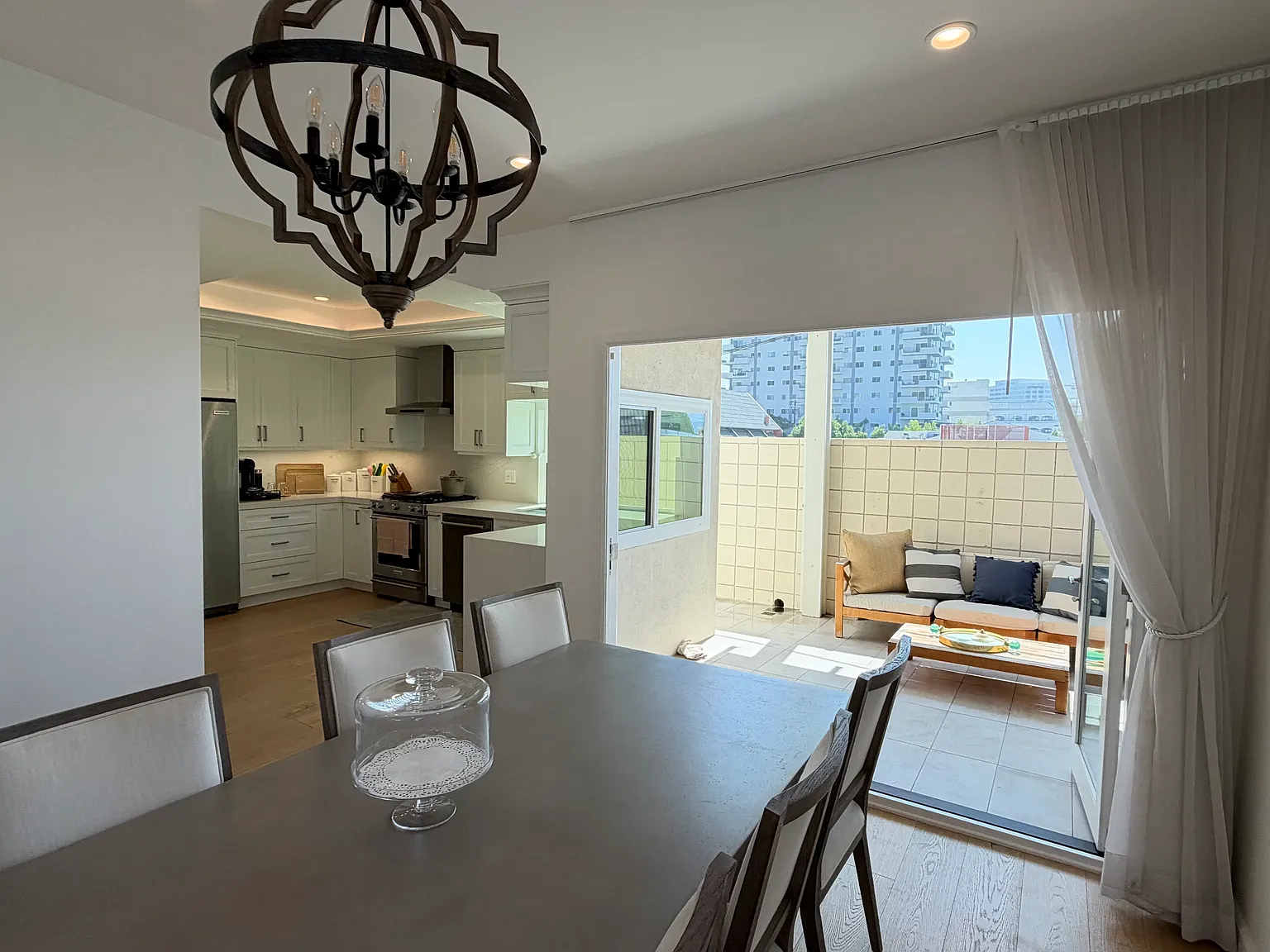 2 bed, 2.5 bath, 1500 sqft, $5,000 — Photo 4