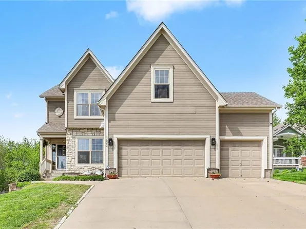 1606 Curtis Dr, Greenwood, MO 64034
