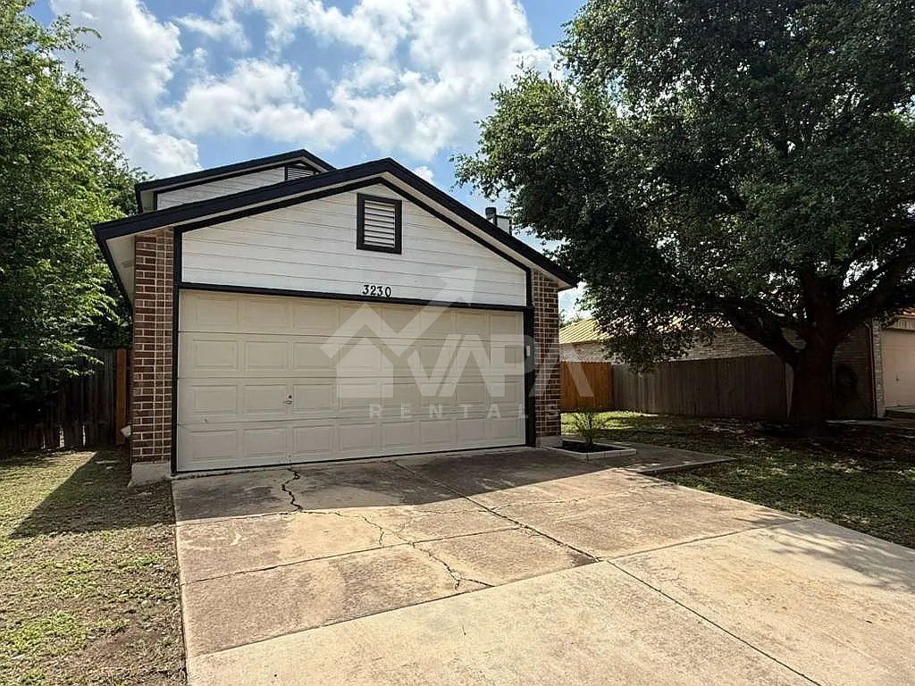 Building Photo - 3230 Bear Springs Dr