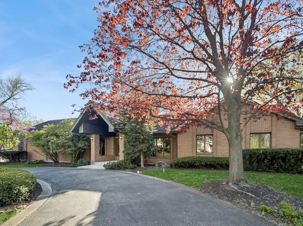 400 Ascot Ln, Oak Brook, IL 60523
