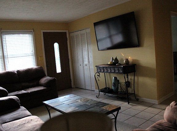 4th image of 3817 Buckland Sq