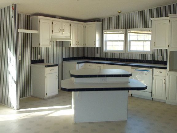 4th image of 144 Husky Ln