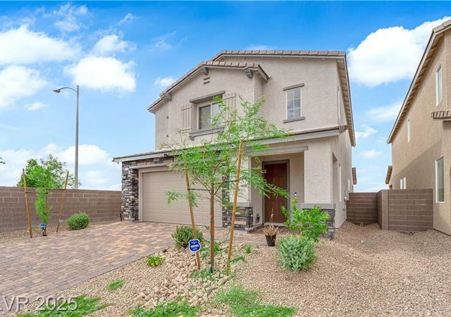 Like-New 2025 Built 4 Bed, 3 Bath w/ Solar, Downstairs Suite, Loft & 2-Car Garage — Photo 2