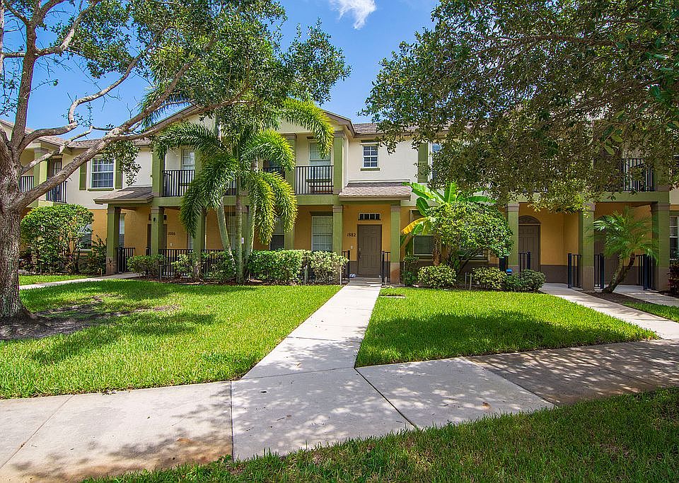 1st image of 1878 SE Grand Dr