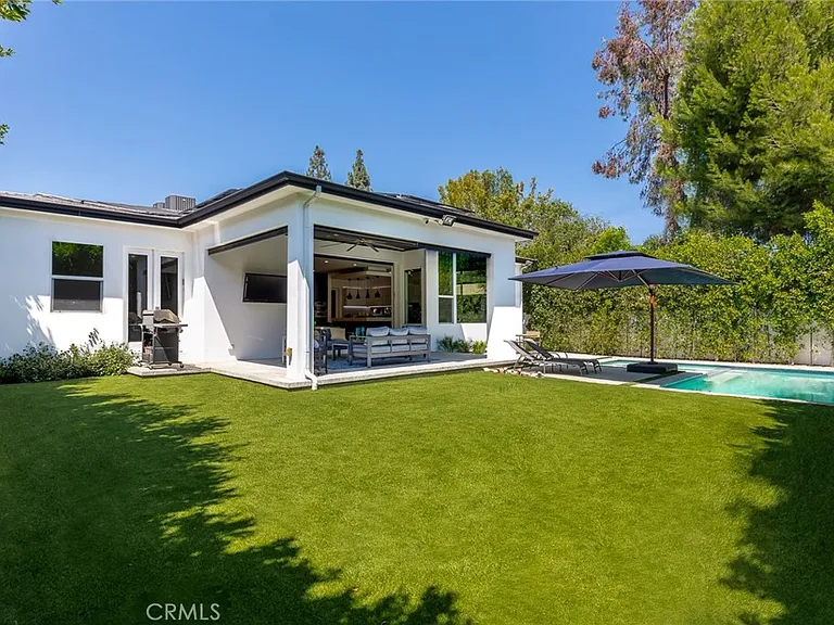 12606 Emelita St — Photo 47