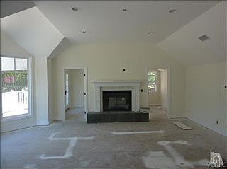 5th image of 4051 E Cresthaven Dr