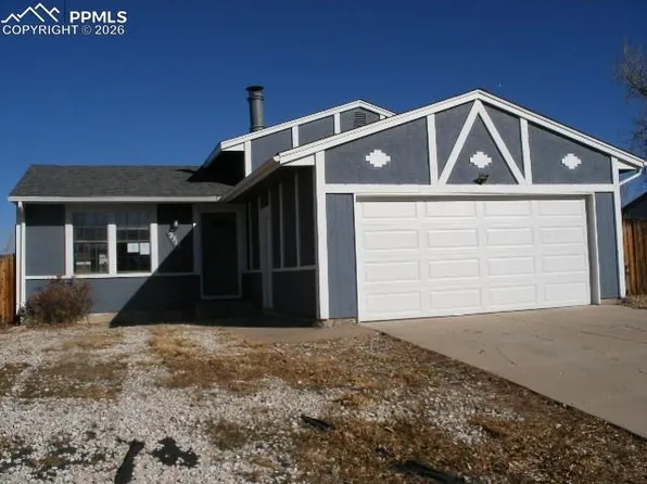 2315 Newcastle Dr, Pueblo, CO 81008