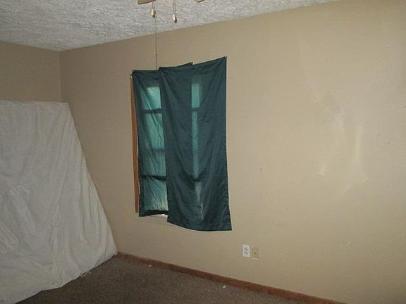 3rd image of 917 10th Ave