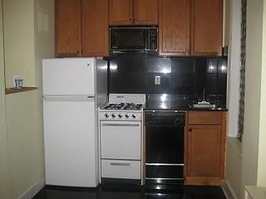 Rented by Adina Realty | media 37