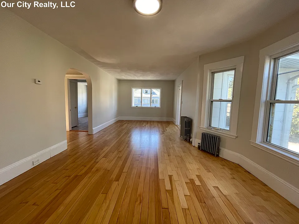 76 Brookings St #2B