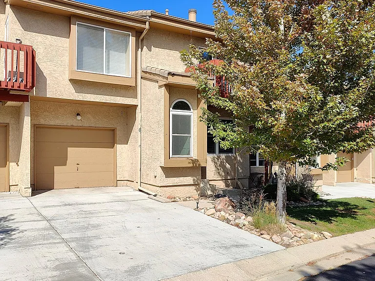2092 Bristlecone Dr — Photo 1