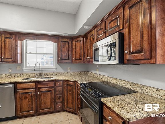 5th image of 550 Vaughn Dr S