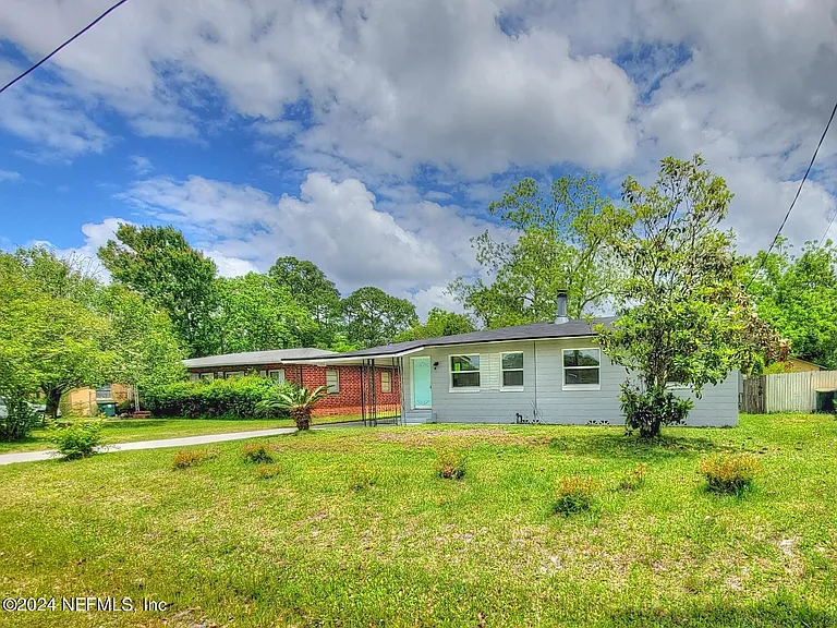3919 Skycrest Dr — Photo 4