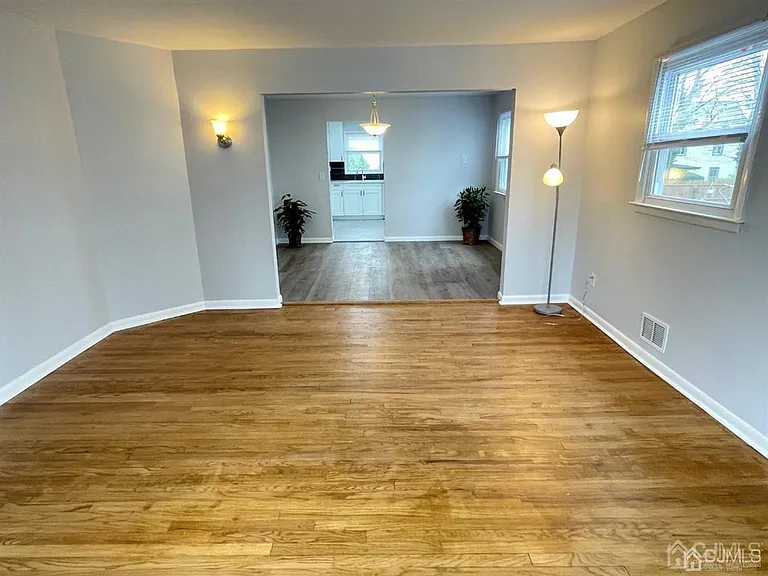 34 Cedar Ave — Photo 5