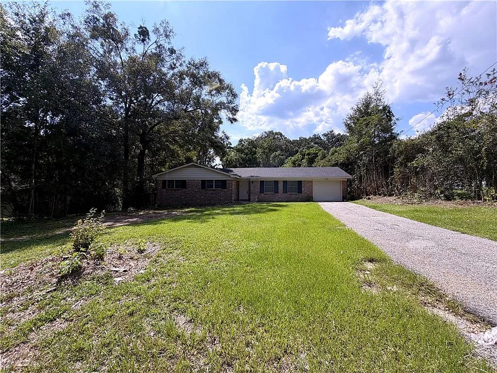 3 bed, 2.0 bath, 1346 sqft, $1,445 — Photo 2