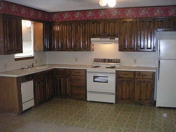 3rd image of 6 Teakwood Ln