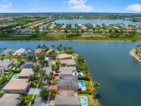 16351 SW 14th St, Pembroke Pines, FL 33027