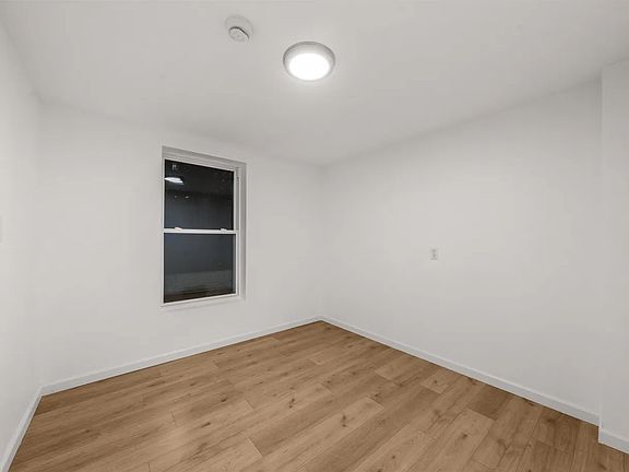4th image of 71 Woodlawn Ave #2