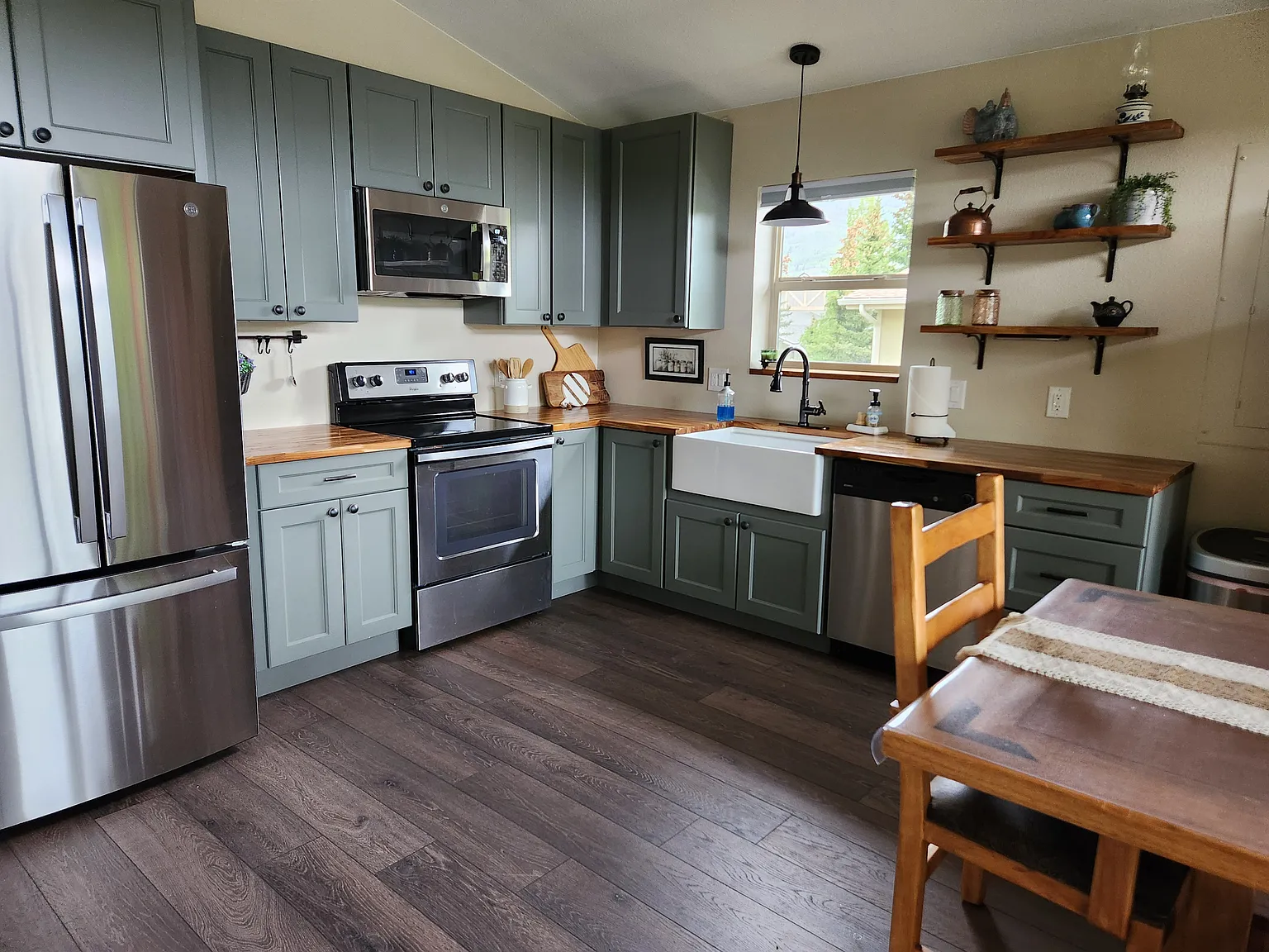 3 bed, $3,600 — Photo 2