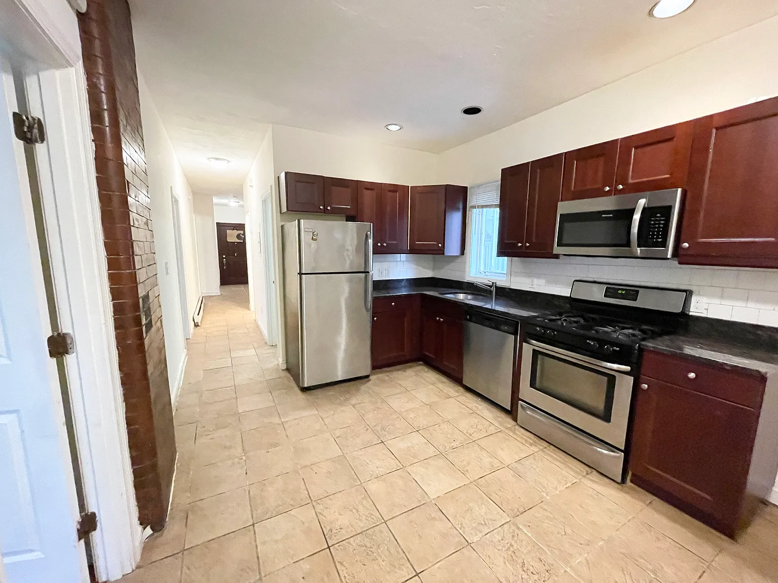 3 bed, 1.5 bath, 1200 sqft, $4,500 — Photo 1