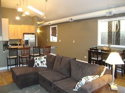 4th image of 2313 W Chicago Ave APT 4