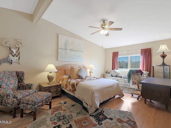 3rd image of 10827 N FAIRWAY Court W