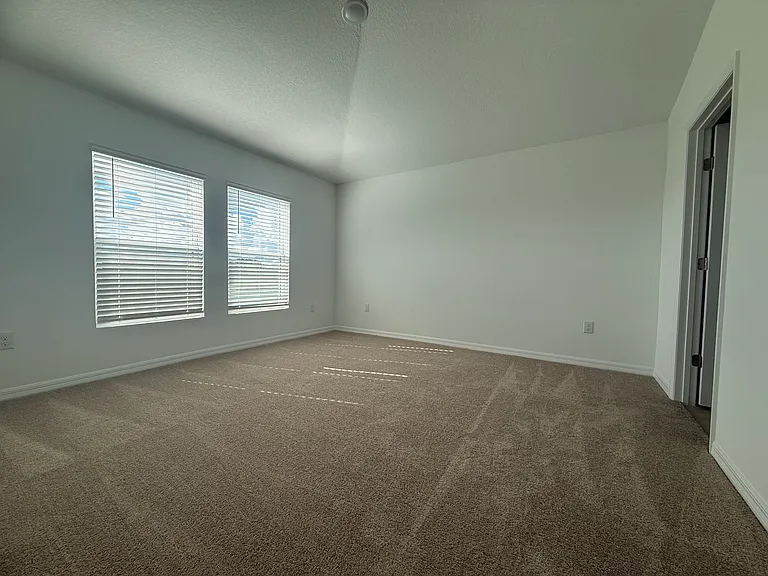 5465 San Pietro Dr — Photo 13