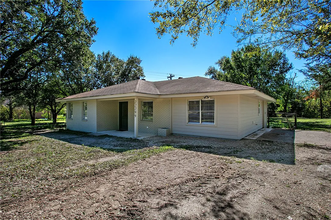 3 bed, 2.0 bath, 1393 sqft, $1,750 — Photo 1