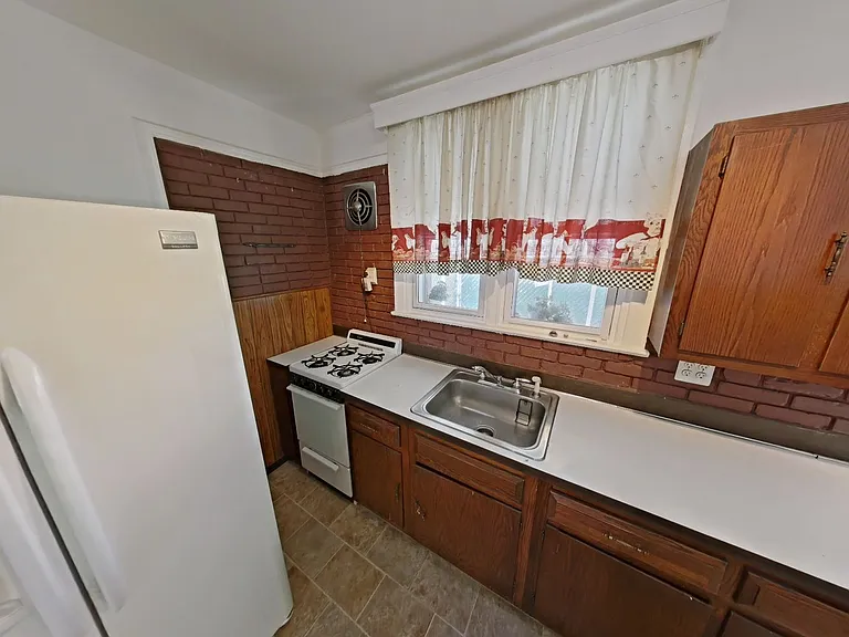 438 Saint Paul St — Photo 3