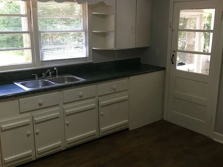 423 Wilshire Rd NE — Photo 13