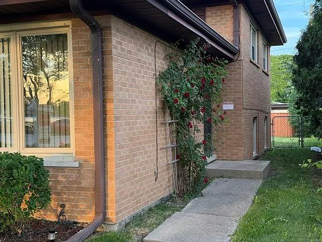 2185 Lee St — Photo 6