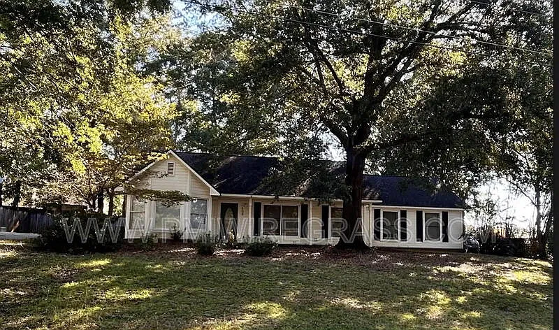 3 bed, 2.0 bath, 1681 sqft, $1,825 — Photo 3