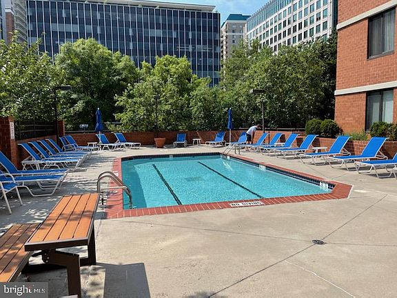 3rd image of 1001 N Randolph St APT 420