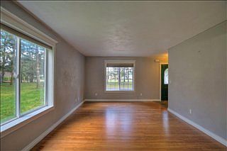 5th image of 590 E Hiawatha Blvd
