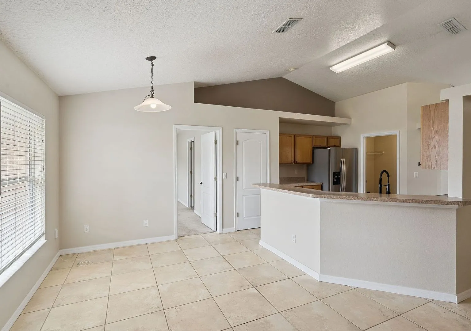 4 BR / 2 BA Home In Regal Ridge — Photo 4